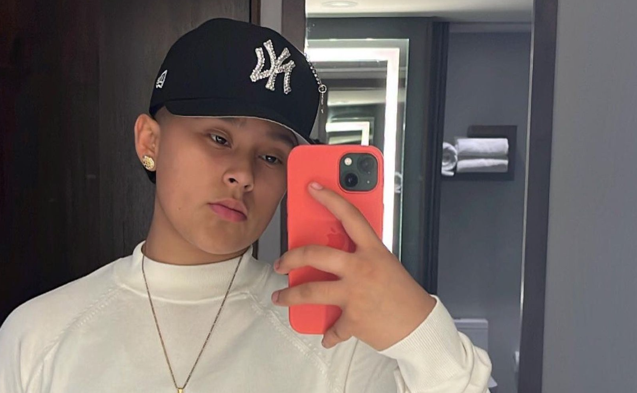 Vocalista de Yahritza y su Esencia reaparece con nuevo look